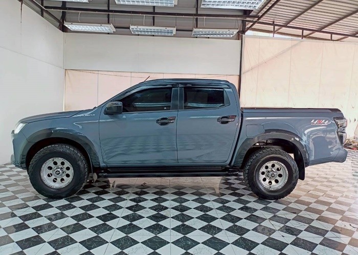 Used 1
                    ISUZU
                     for Sale Image