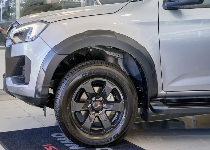 Used 1
                    ISUZU
                     for Sale Image